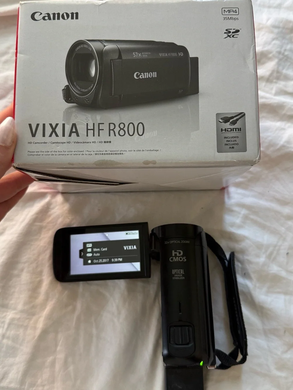 Canon VIXIA HFR800 Black HD Camcorder with Box